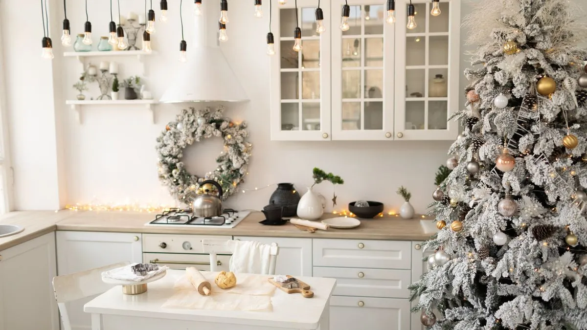 15 Popular Christmas Decorations & How to Make Them Merry