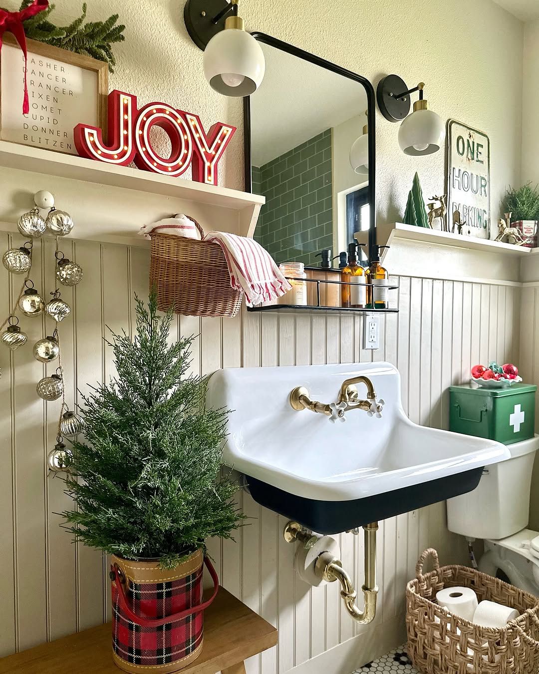 17 Christmas Bathroom Decor Ideas That Prove Even the Smallest Space  Deserves a Festive Moment