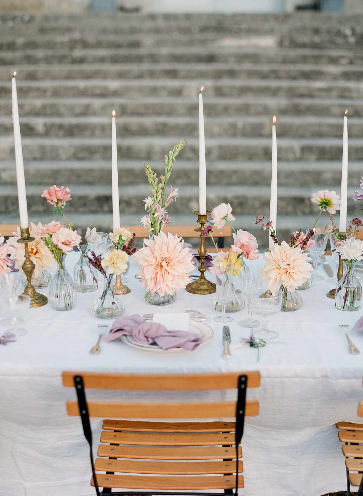 19 Elegant and Affordable Wedding Flower Ideas We Love