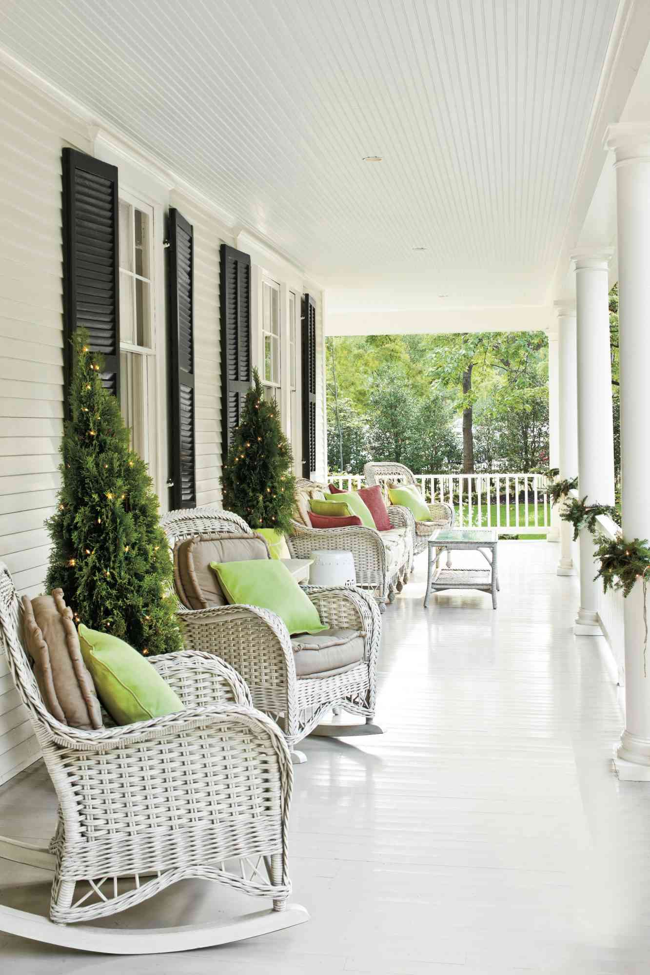22 Front Porch Christmas Decorating Ideas
