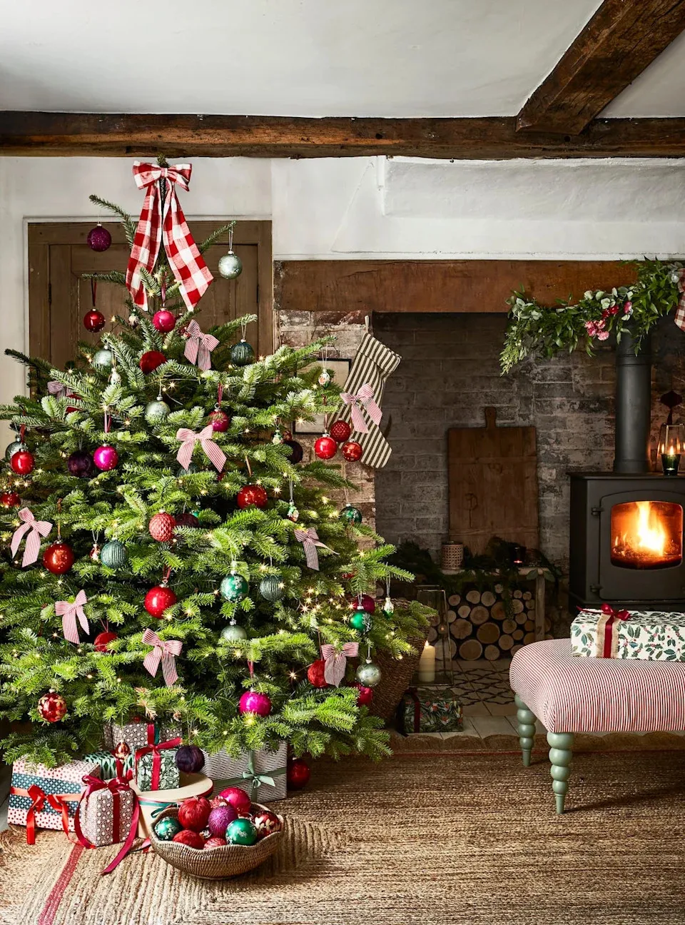 23 Best Christmas Tree Ribbon Decorating Ideas to Twirl Up Your Tree