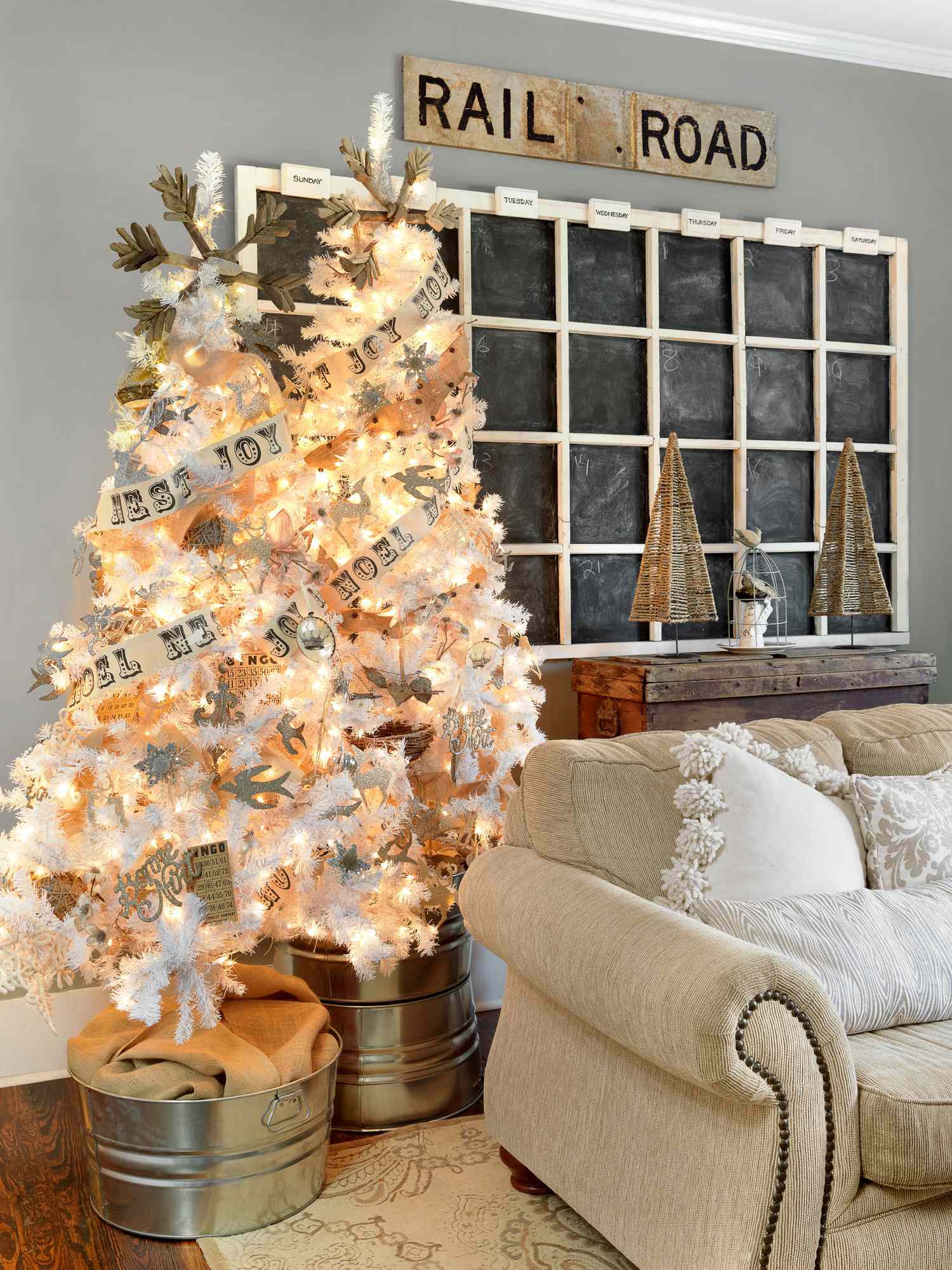 23 Farmhouse Christmas Decor Ideas