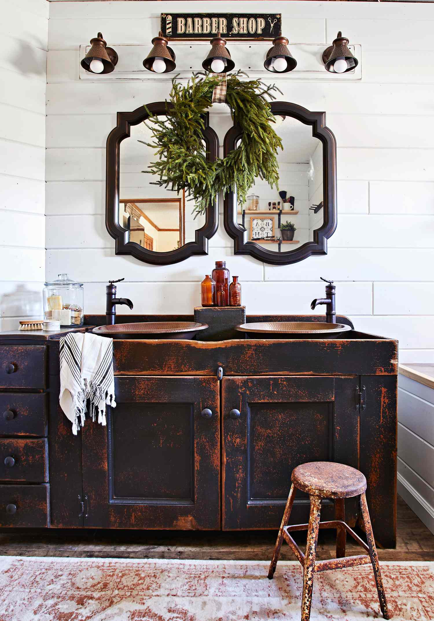 24 Christmas Bathroom Decor Ideas