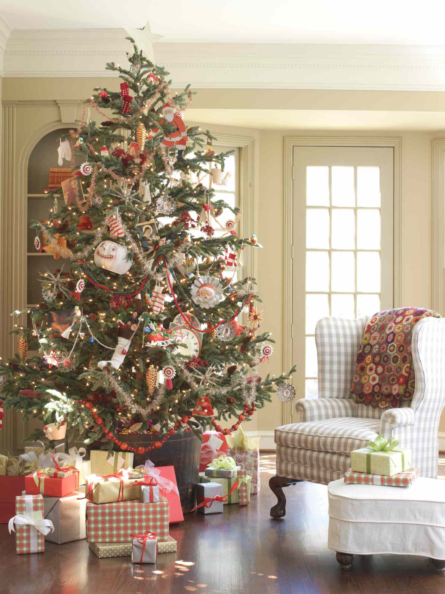 24 Red and White Christmas Decor Ideas for a Classic Holiday Home