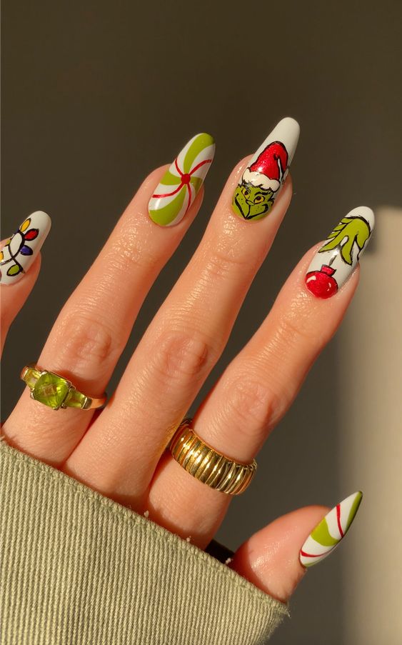 25 Simple Grinch Nails for a Festive Christmas - Actually Arielle