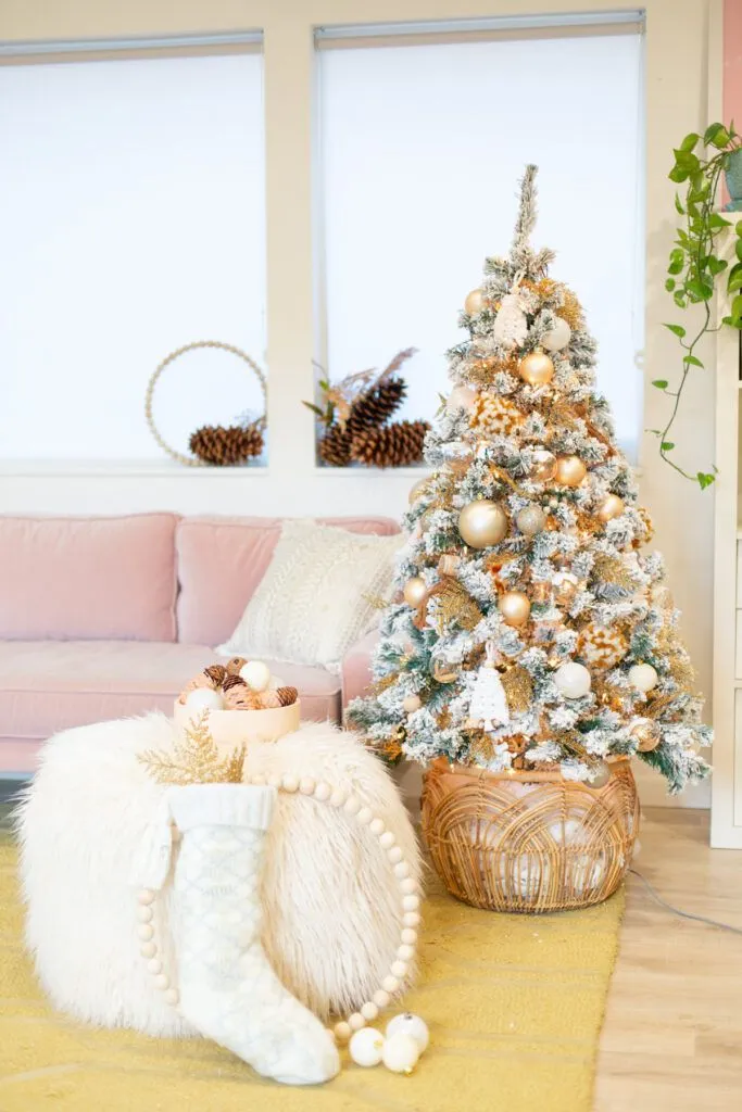 27 Flocked Christmas Tree Decorating Ideas That Will Charm You