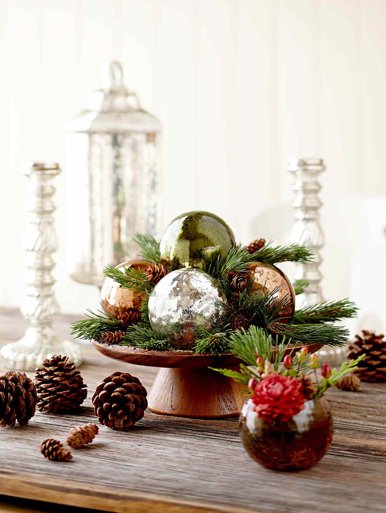 32 Festive Ideas for Decorating with Pinecones