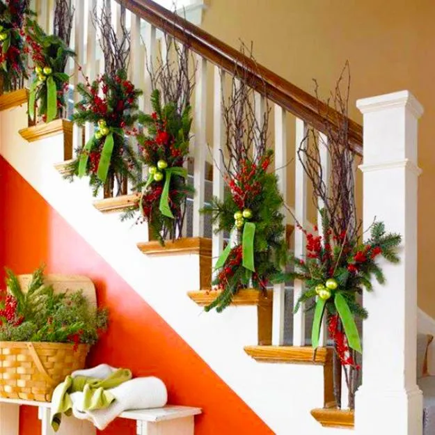 33 Christmas Decorating Ideas for Festive Staircase Designs