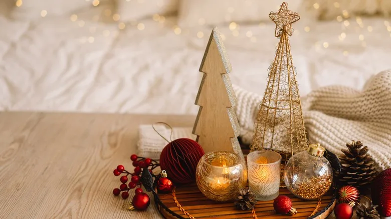 36 Tree-Free Festive Decor Ideas Perfect For Your Small Apartment