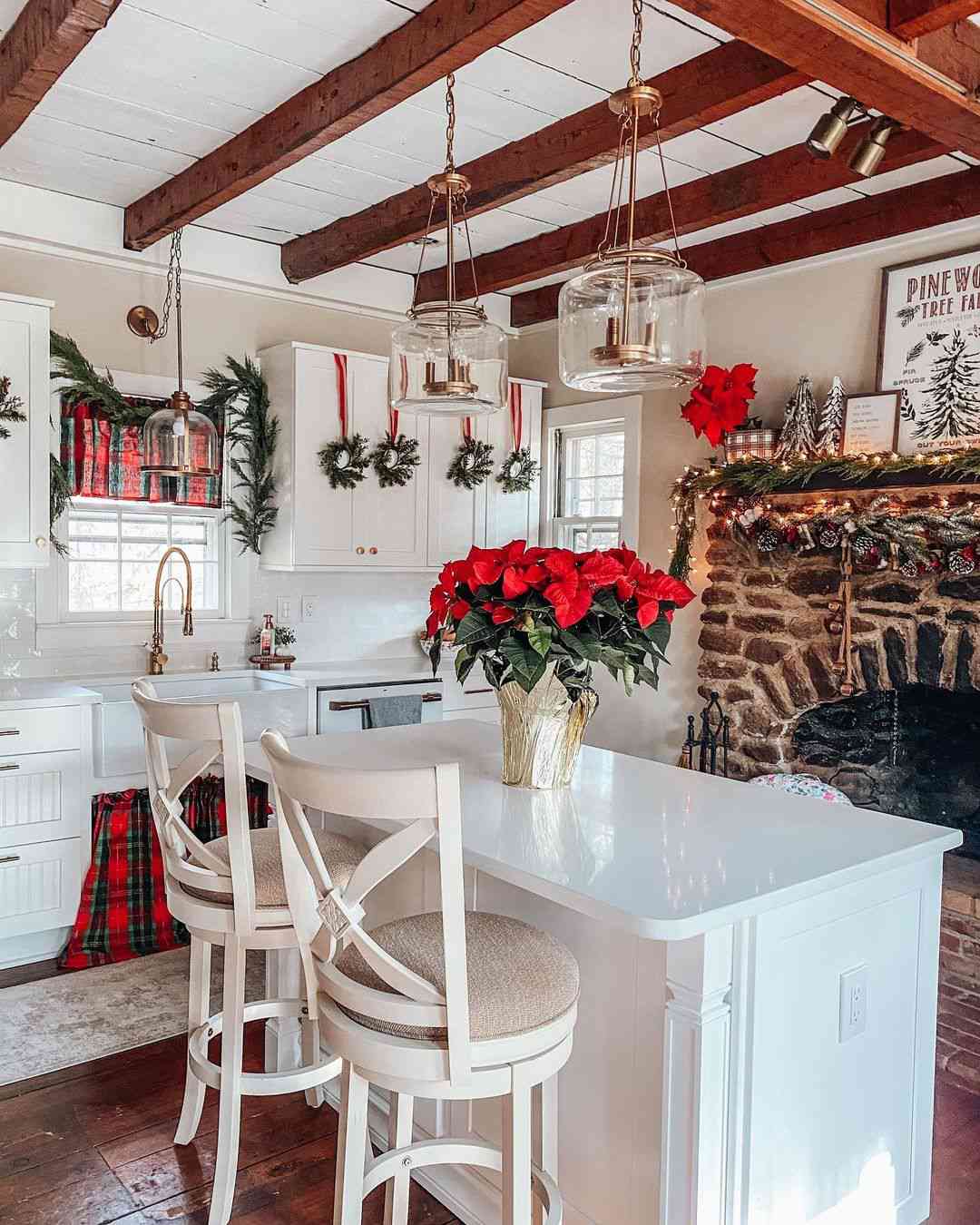 38 Christmas Kitchen Decor Ideas For Extra Holiday Cheer While Cooking