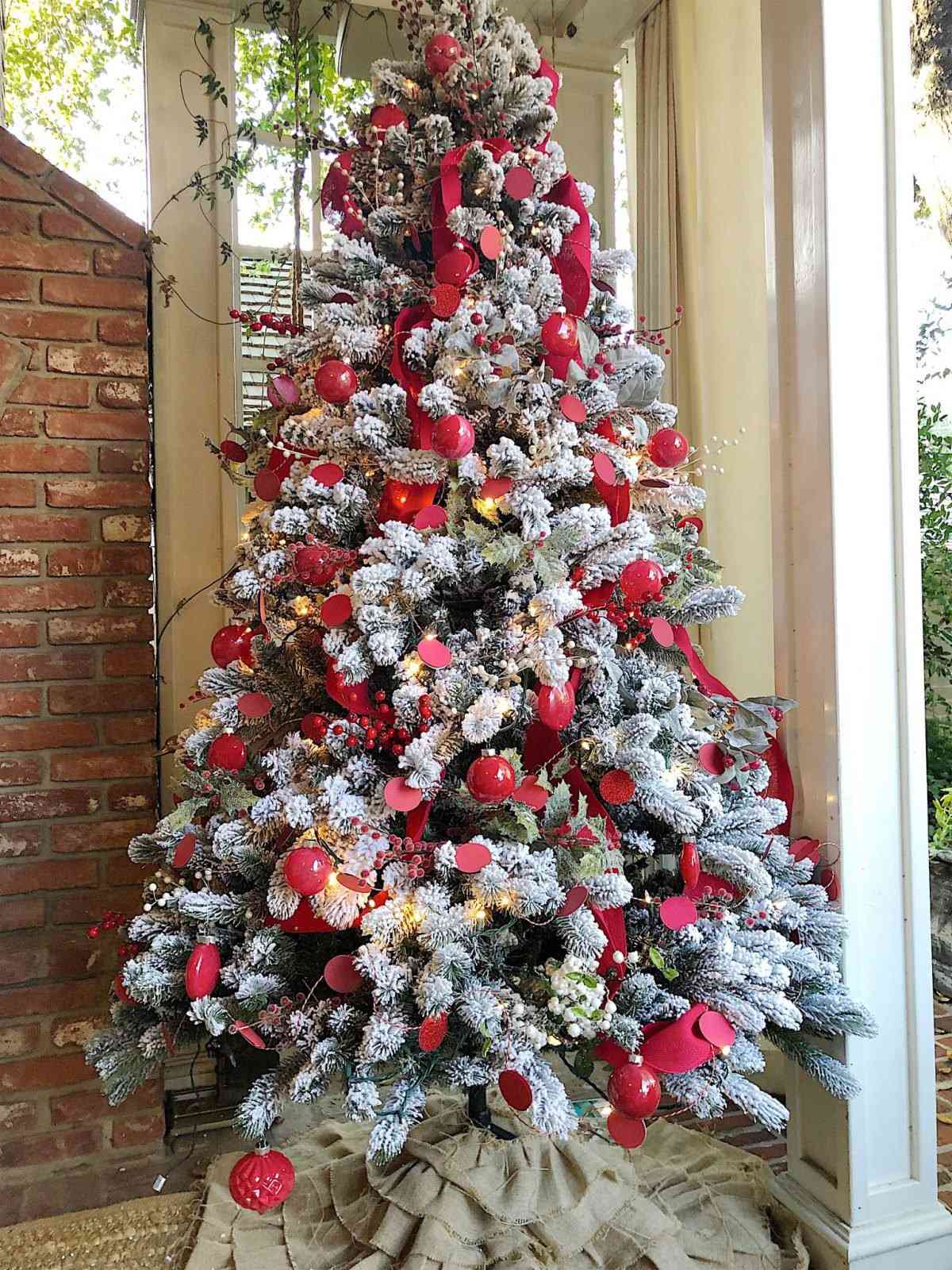38 Christmas Tree Ribbon Ideas for a New Take on a Classic Look