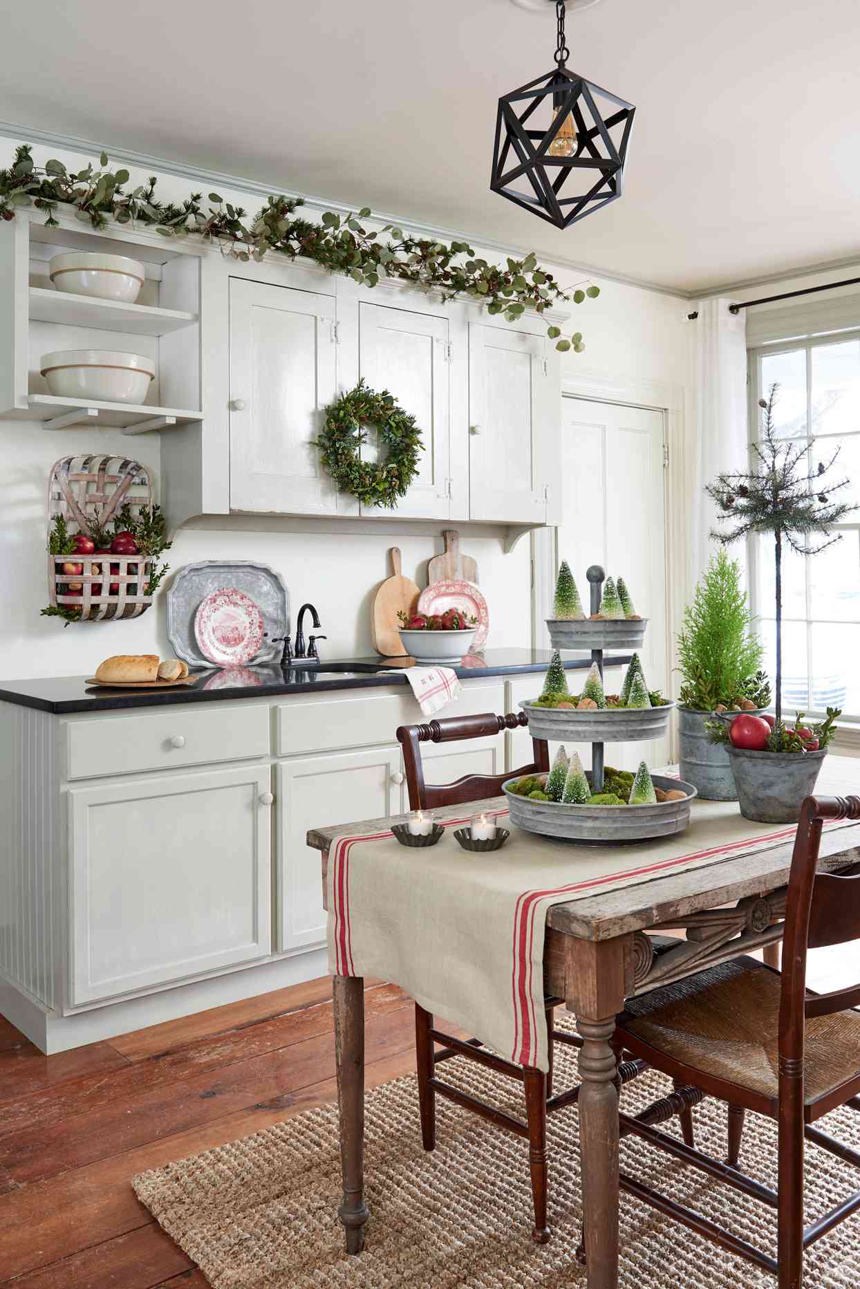 38 Cozy Christmas Decorating Ideas for the Kitchen