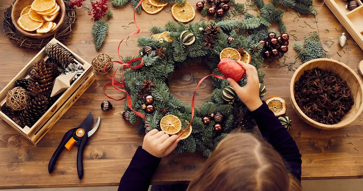 4 DIY Creative Christmas Decorations: Inexpensive & Fun