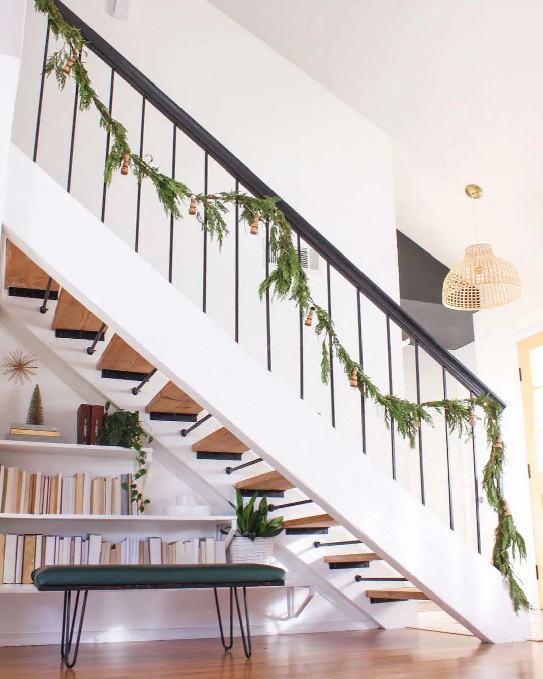 40 Beautiful Staircase Decorations For Christmas
