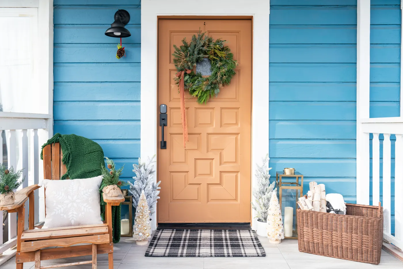 40 Festive Ideas for Front Door Christmas Decorations