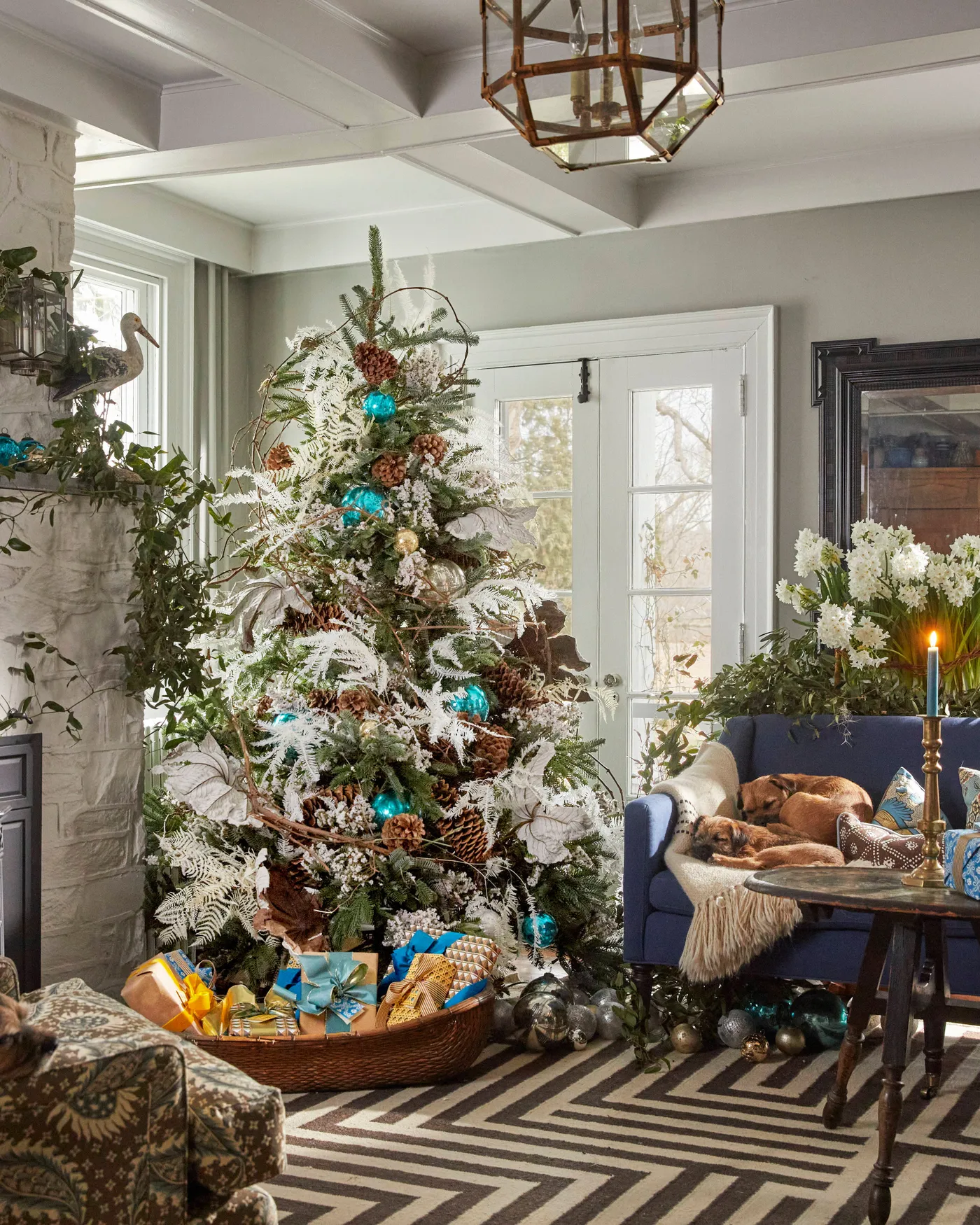 43 Rustic Christmas Tree Ideas that Feel Cozy and Timeless Christmas Trees