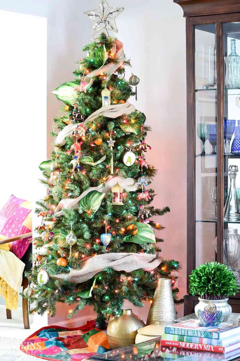 47 Christmas Tree Themes For an Elevated Look That Will Impress Your Guests