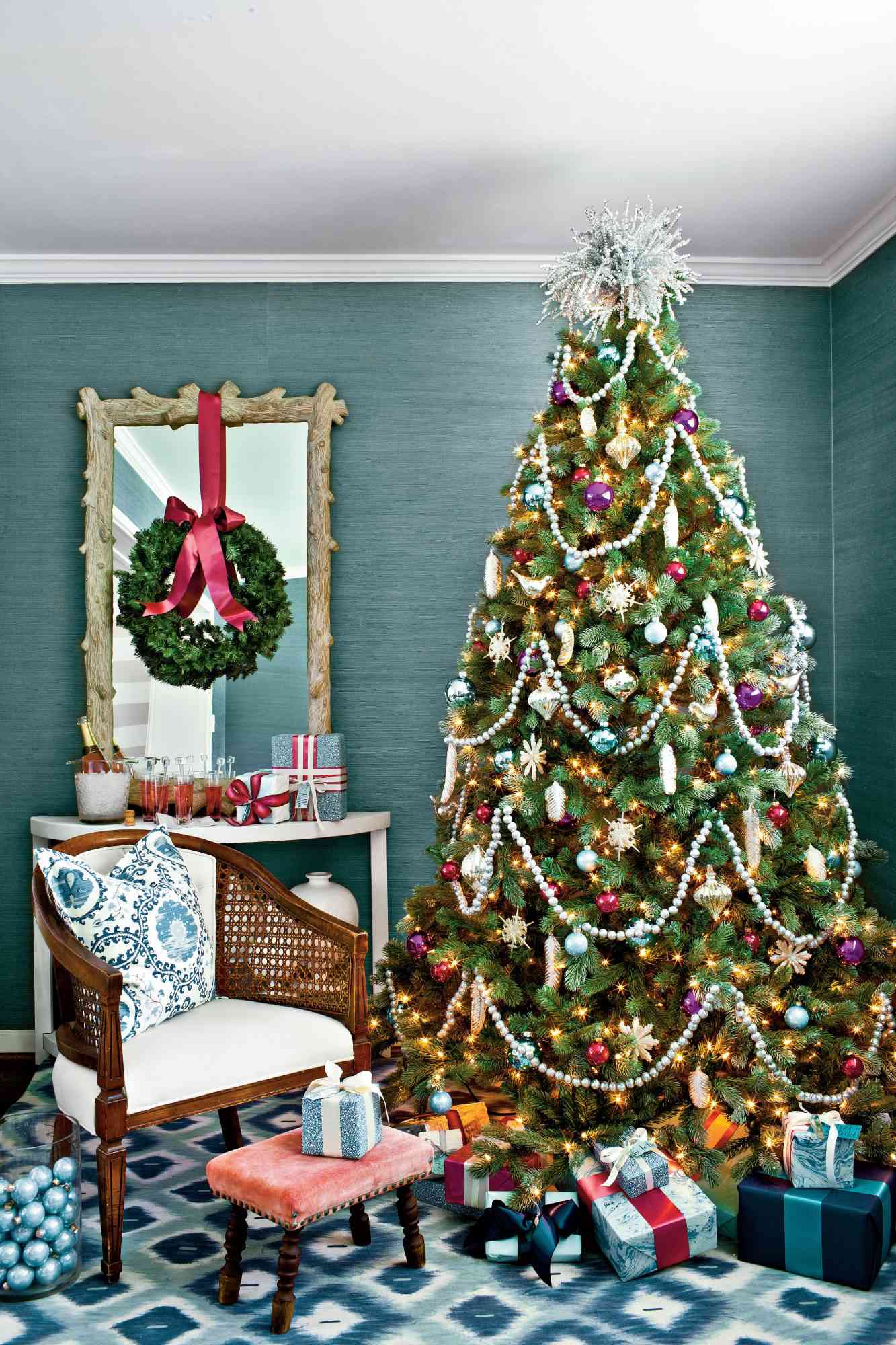 48 Best Living Room Christmas Decorating Ideas