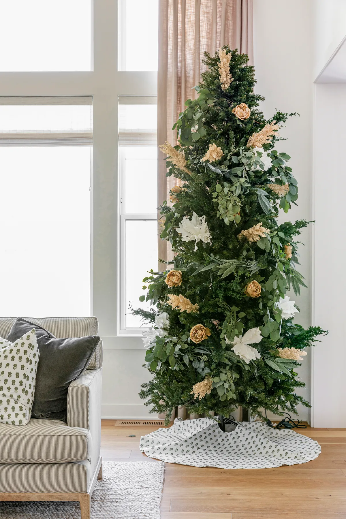 5 Tips for Decorating Your Christmas Tree | Bria Hammel Interiors