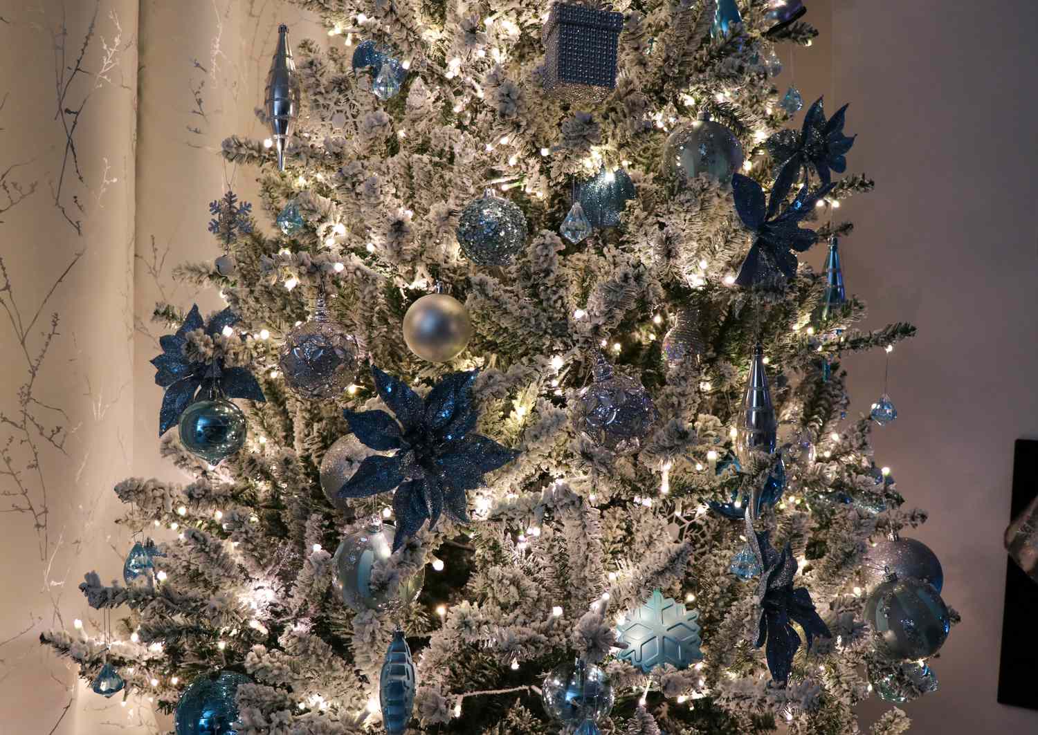 6 Holiday Decor Items That Look Bad—Even If It Was Expensive