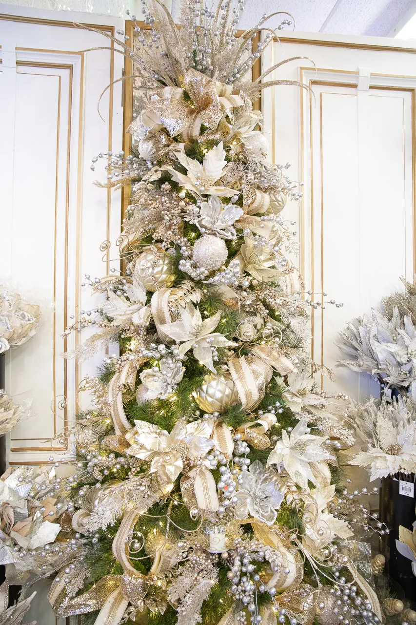 60+ Inspiring Christmas Tree Decorating Ideas - Decorator's Warehouse
