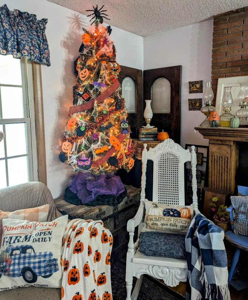 7 Fun Family Halloween Traditions & Decorations – Comfy Lane Cottage