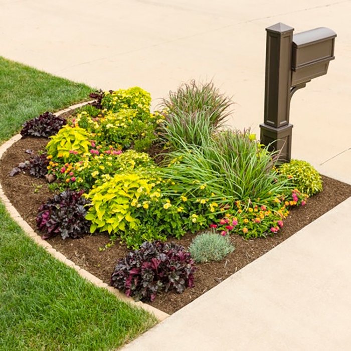 7 Mailbox Landscaping Ideas You'll Want to Copy