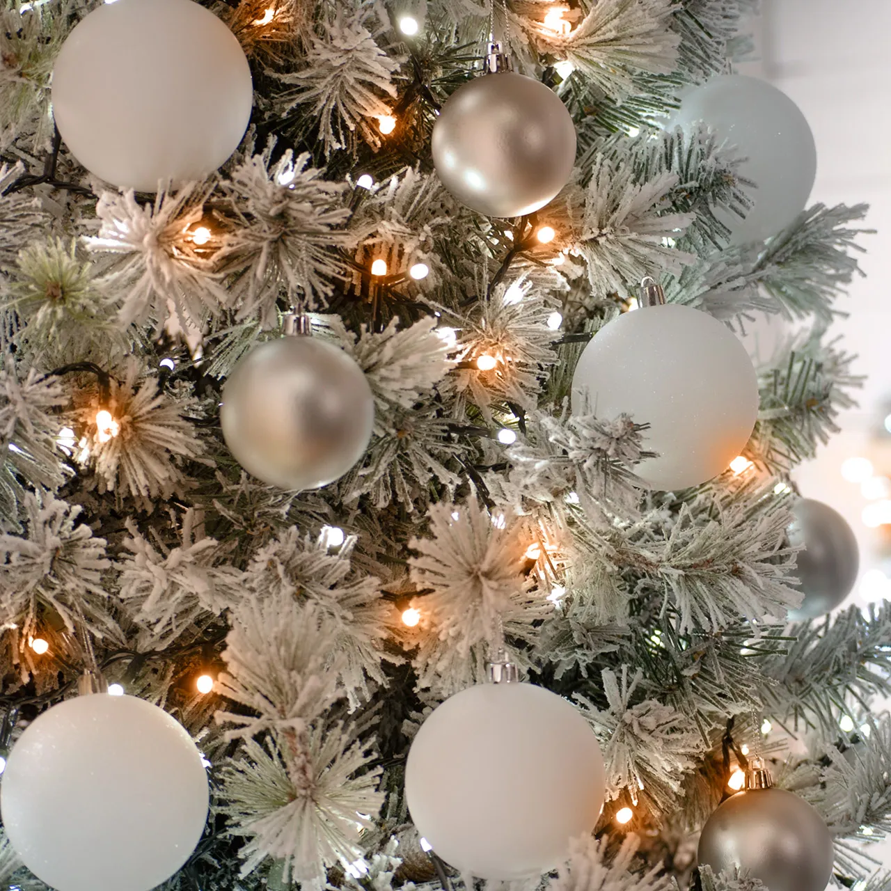 7 On-Trend Themes for Your Christmas Tree Lights | Lightbulbs Direct