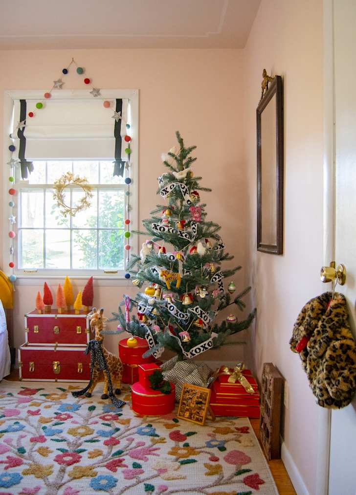 8 Christmas Tree Themes to Make Your Holiday Decor Pop | Apartment Therapy