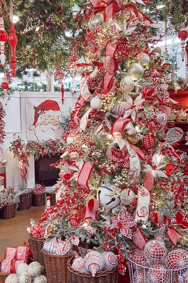 8 Reasons to Visit the Largest Christmas Store in Texas - Decorator's Warehouse