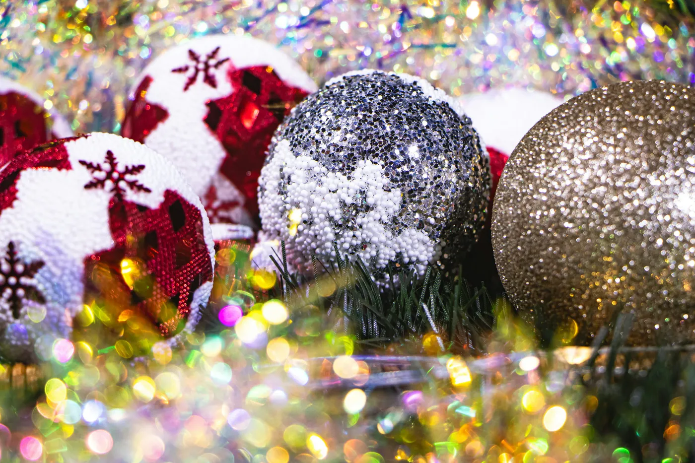 A close-up of a christmas tree - Free Photo on Unsplash