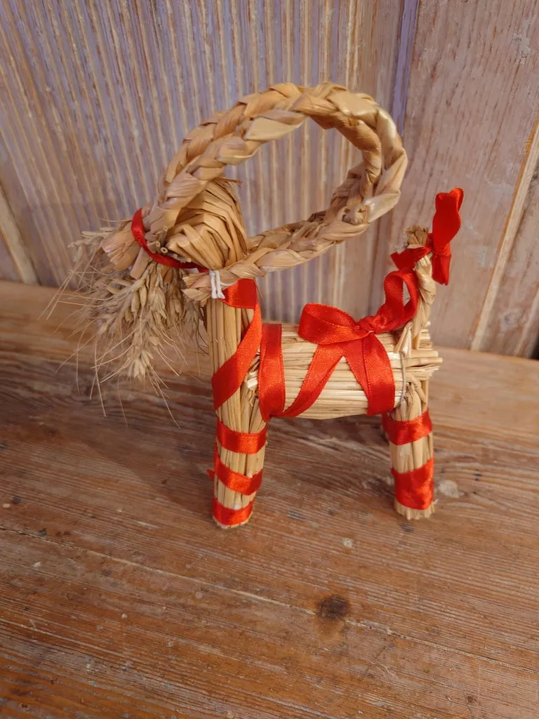 A Collection of 13 Vintage Swedish unique folk art straw Christmas Ornaments For Sale at 1stDibs
