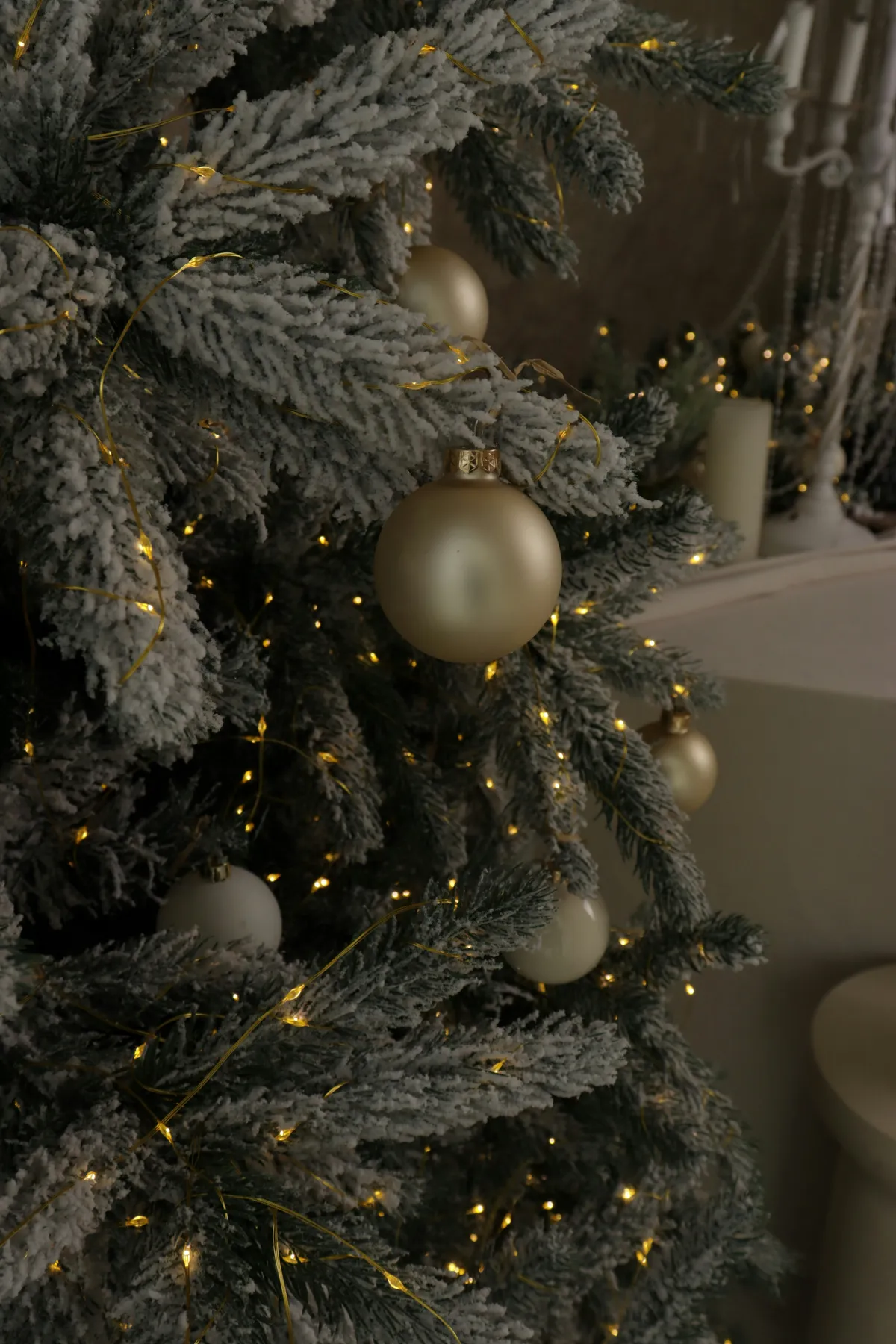 A decorated christmas tree with warm lights