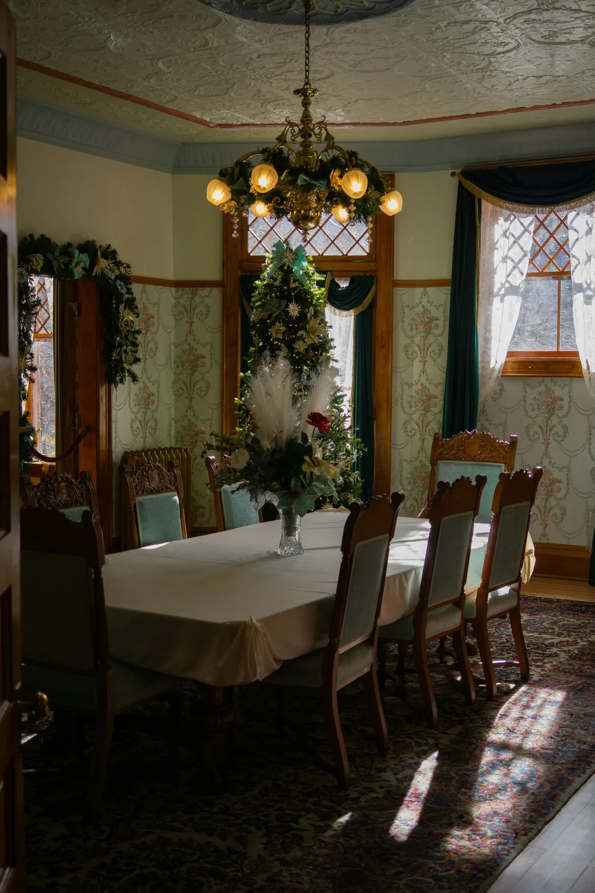 A formal dining room decorated for christmas