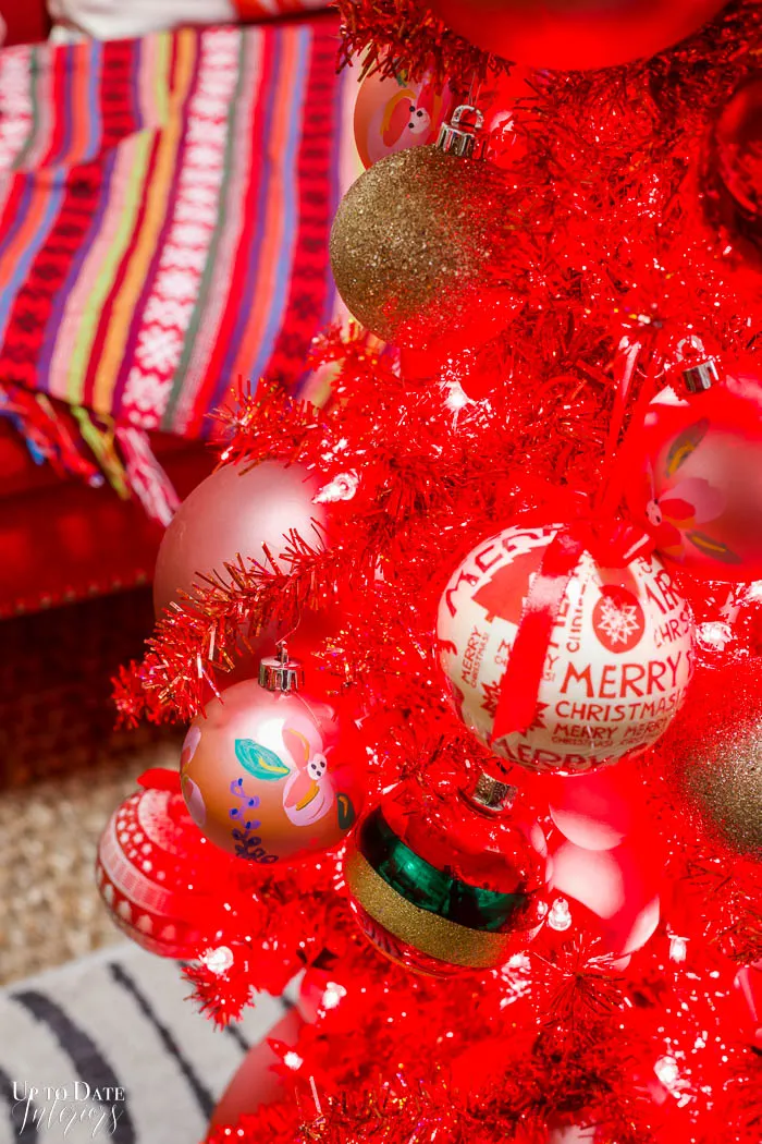A Holiday Home Tour Featuring Beautiful Christmas Color Palette Ideas -