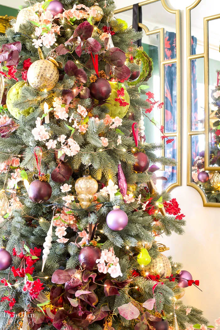 A Holiday Home Tour Featuring Beautiful Christmas Color Palette Ideas -