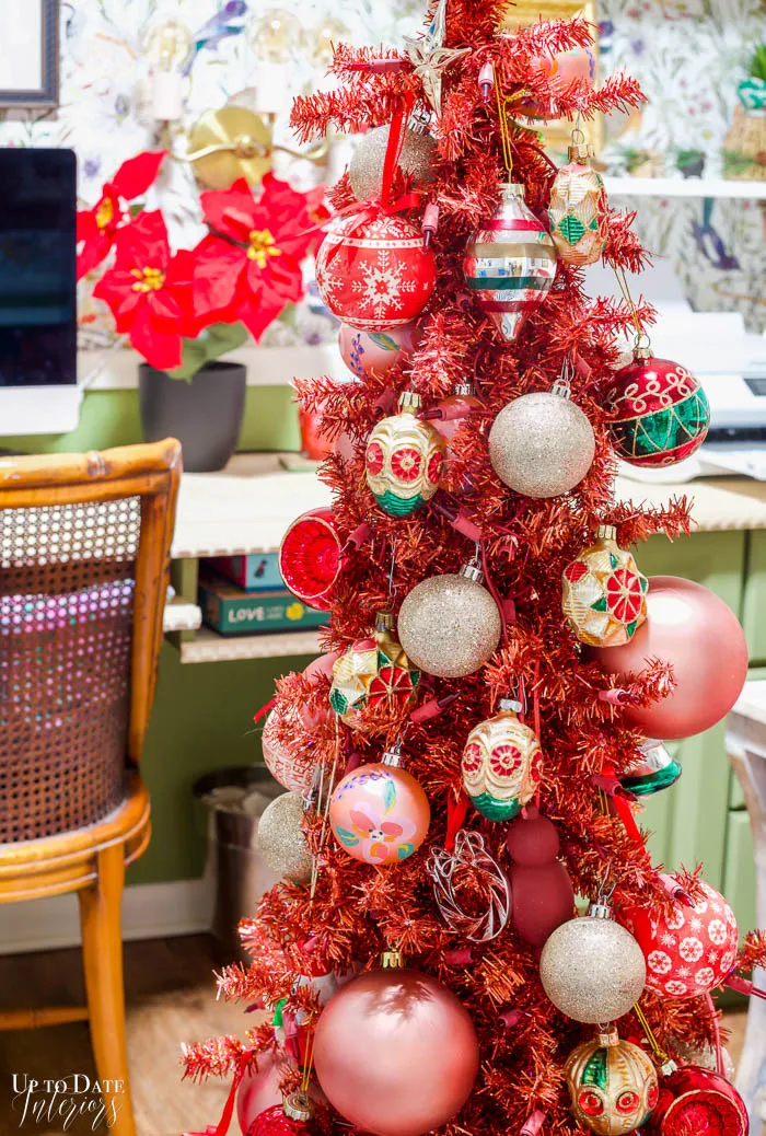 A Holiday Home Tour Featuring Beautiful Christmas Color Palette Ideas -