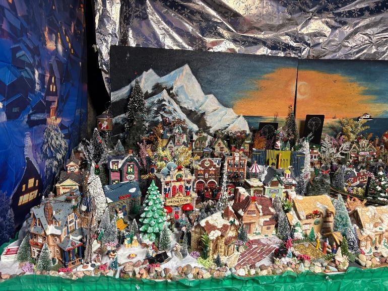 A Massapequa man's miniature world of Christmas