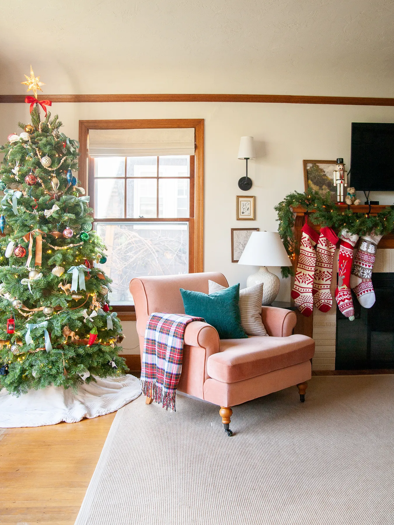 A quick holiday home tour and Christmas decorating philosophy / Create / Enjoy