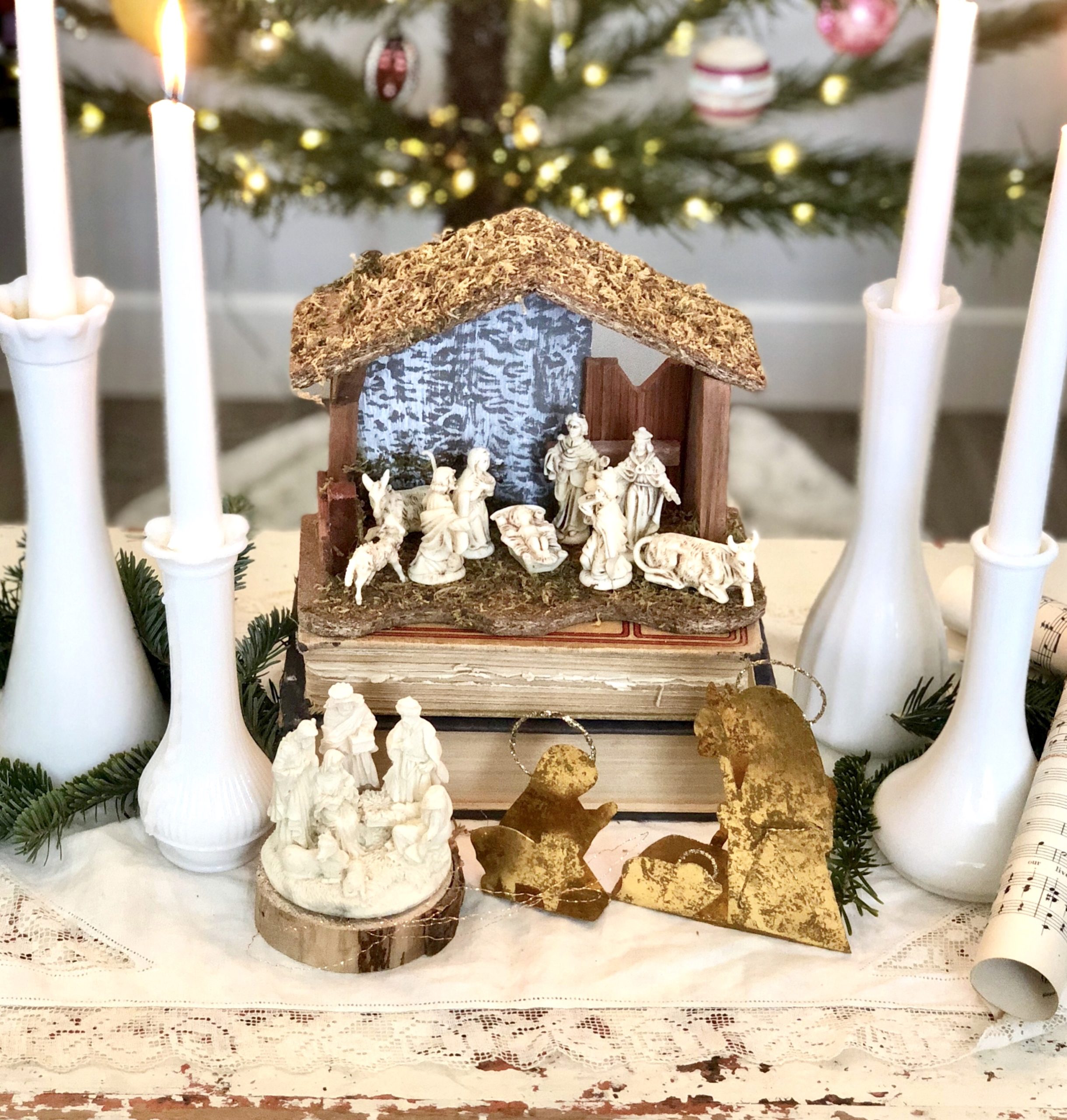 A Very Merry Little Living Room - LeCultivateur