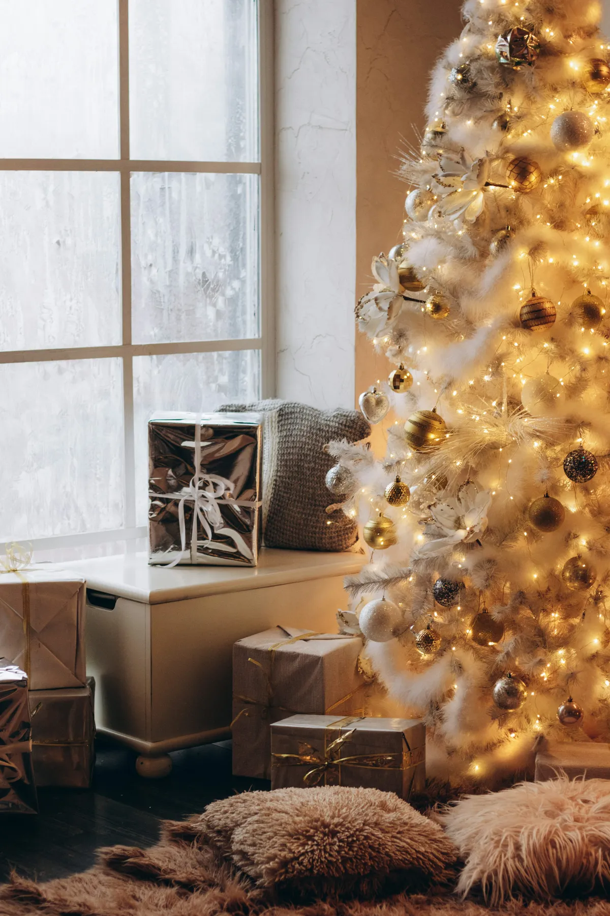 A white christmas tree in a living room - Free Photo on Unsplash
