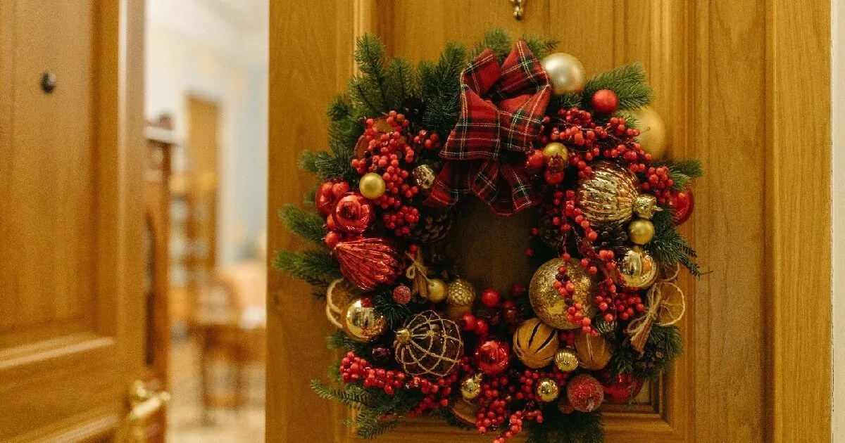 Adorn Your Door: Creative Christmas Wreath Makeovers | eFavormart