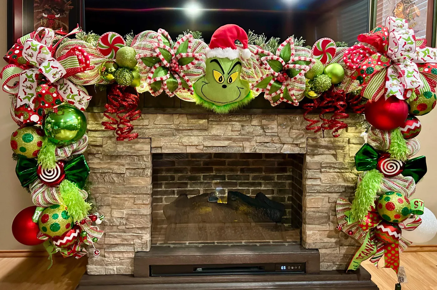 Amazon.com: PARTY KNIGHT Grinch Christmas Tree Topper - Hand Grinch  Christmas Decorations