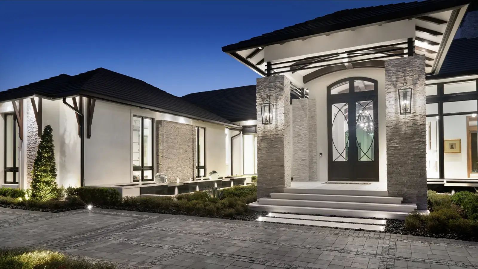 Architectural Ambience Elevated Through Linear Lighting / Lumien