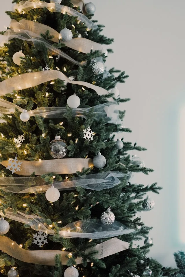 Artificial Christmas tree like real: 7 ideas for alternatives