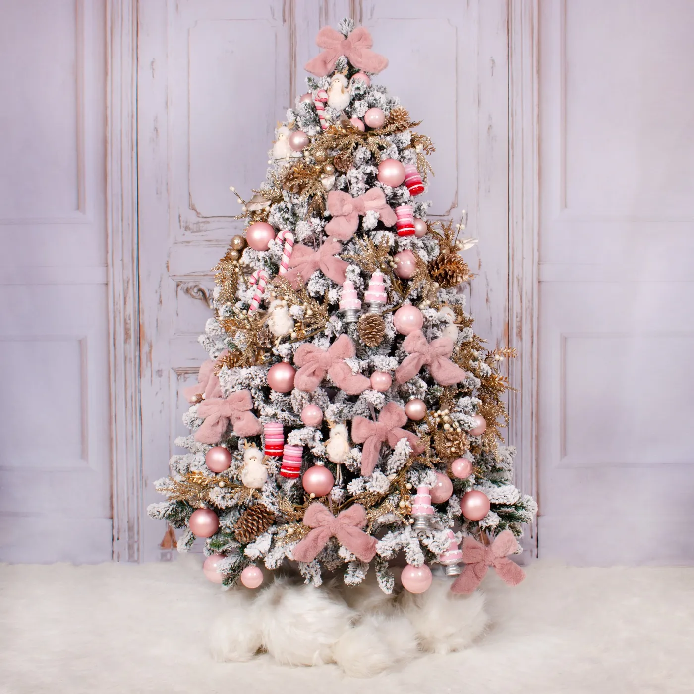 Artificial Christmas tree with pink decorations - Purple Flowers