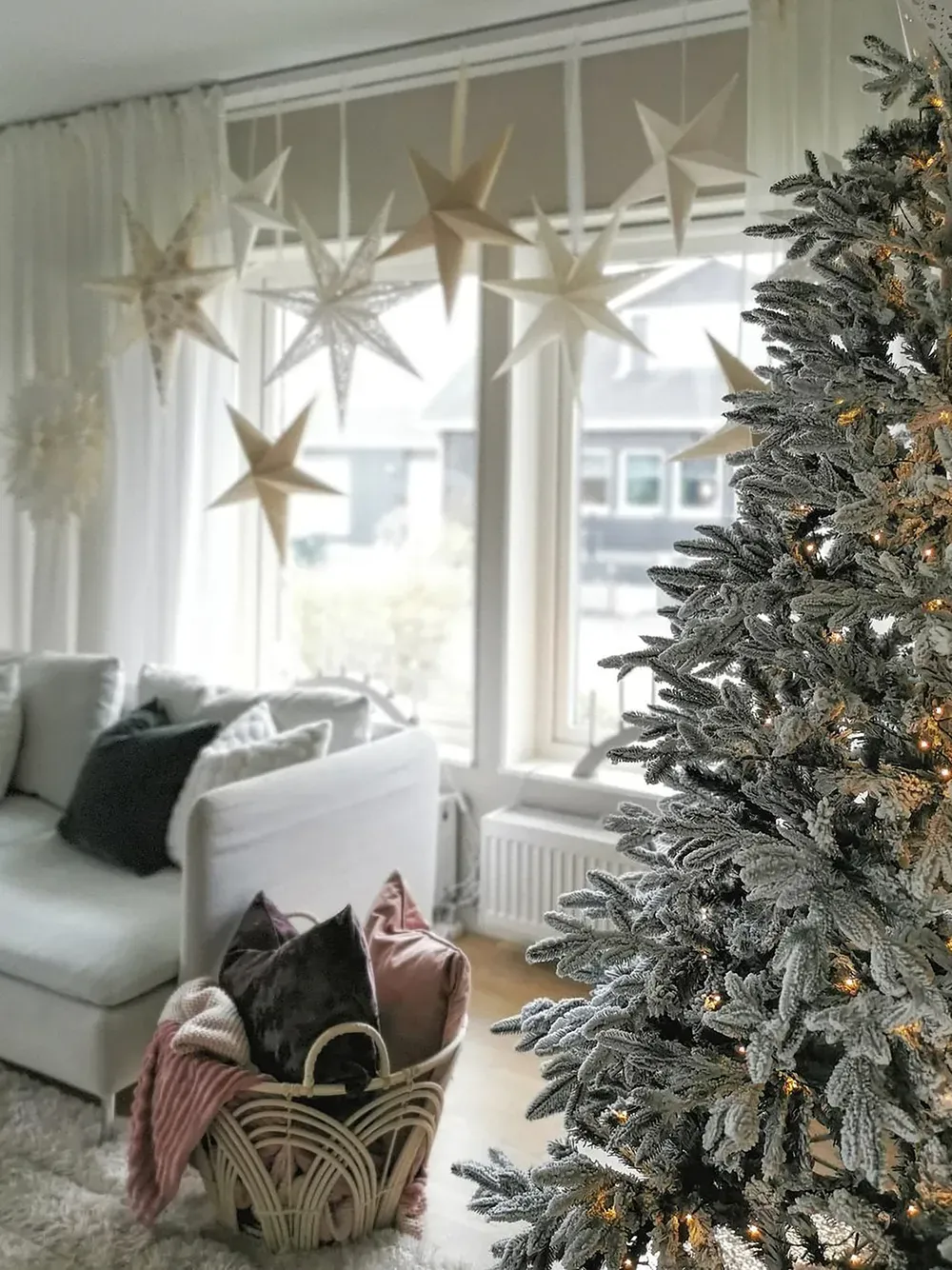 Artificial Snowy Christmas Tree BASSIE 210 cm White - Beliani.nl