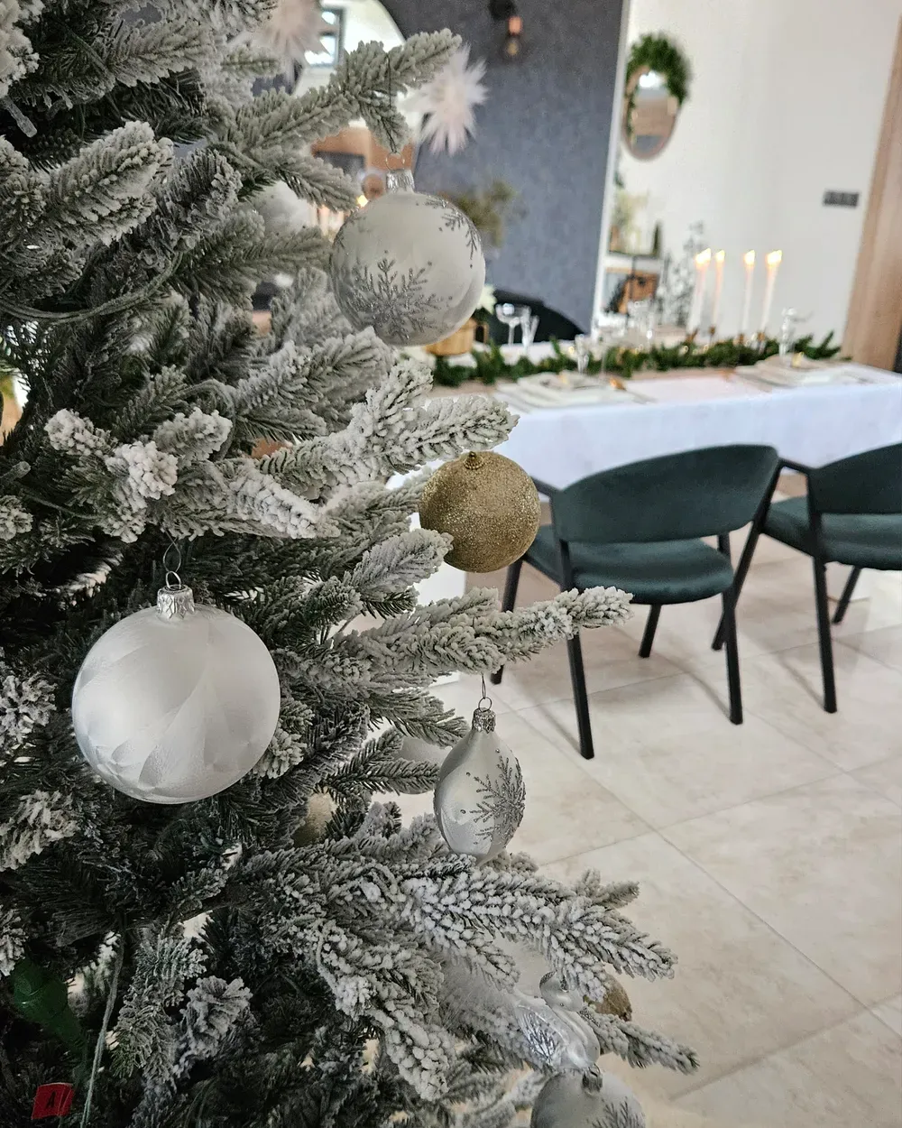 Artificial Snowy Christmas Tree BRISCO 180 cm White - Beliani.cz