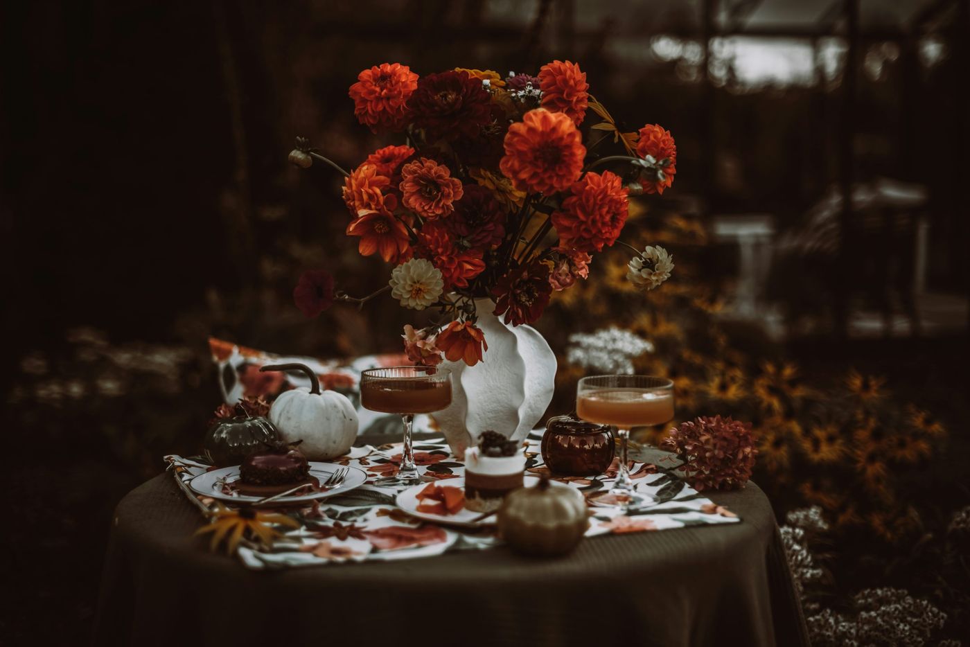 Autumnal table setting with flowers and desserts
