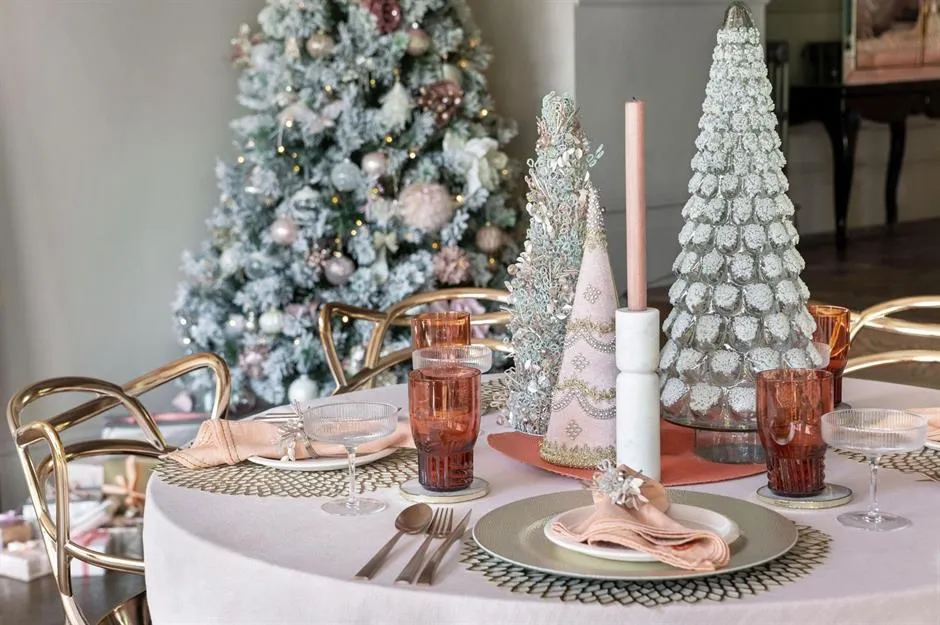 Beautiful Christmas table decorating ideas | loveproperty.com